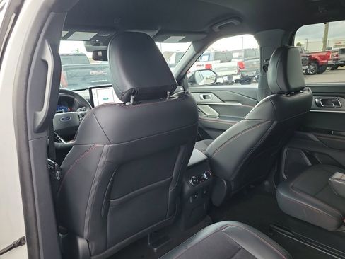Used 2025 Ford Explorer ST RWD image 12