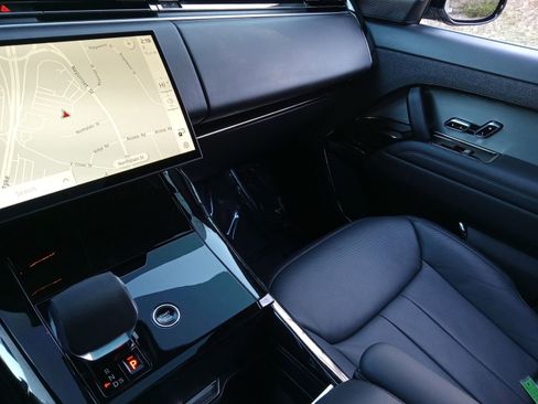 Used 2024 Land Rover Range Rover Sport SE image 20