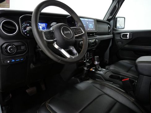 Used 2024 Jeep Wrangler Unlimited Sahara AWD/4WD image 12