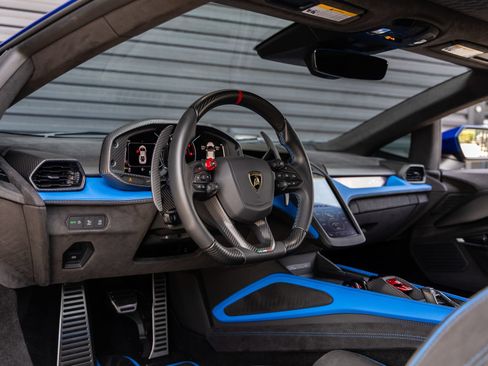 Used 2025 Lamborghini Revuelto AWD/4WD image 39
