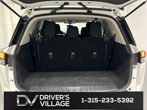 Used 2023 Nissan Pathfinder SV w/ Black Appearance Package AWD/4WD image 22