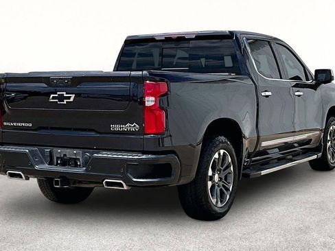 Used 2022 Chevrolet Silverado 1500 High Country w/ Z71 Off-Road Package AWD/4WD image 2