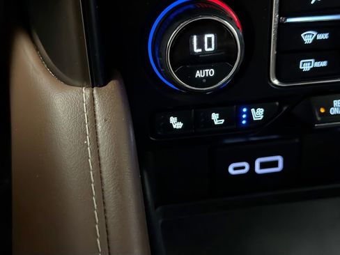 Used 2023 Chevrolet Suburban High Country AWD/4WD image 39