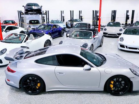 Used 2018 Porsche 911 GT3 RWD image 8