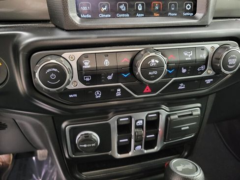 Used 2022 Jeep Wrangler Unlimited Sahara w/ Cold Weather Group AWD/4WD image 45