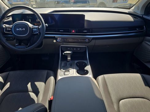 New 2026 Kia Carnival FWD image 12