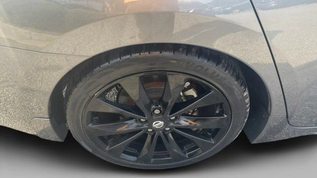 Used 2021 Nissan Maxima SR w/ Sport Mat Group FWD image 7