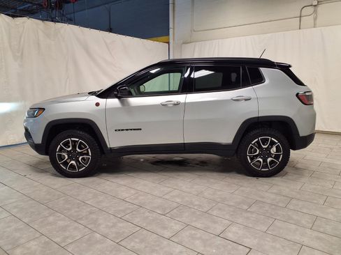 Used 2025 Jeep Compass Trailhawk AWD/4WD image 6