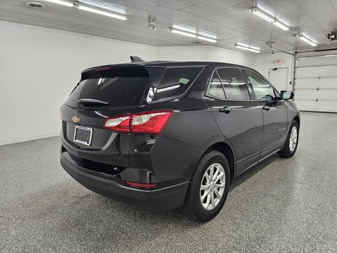 Used 2019 Chevrolet Equinox LS w/ LS Convenience Package FWD image 4