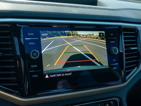 Used 2023 Volkswagen Atlas Cross Sport SE w/ Panoramic Sunroof Package FWD image 26