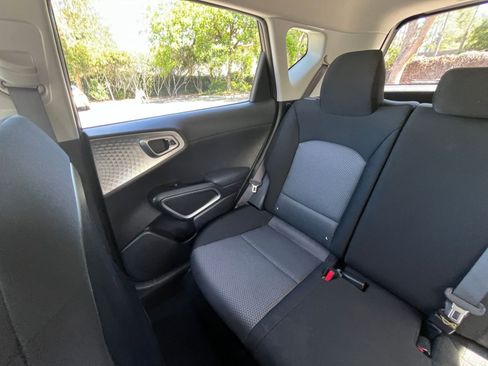 Used 2025 Kia Soul LX w/ LX Technology Package FWD image 37