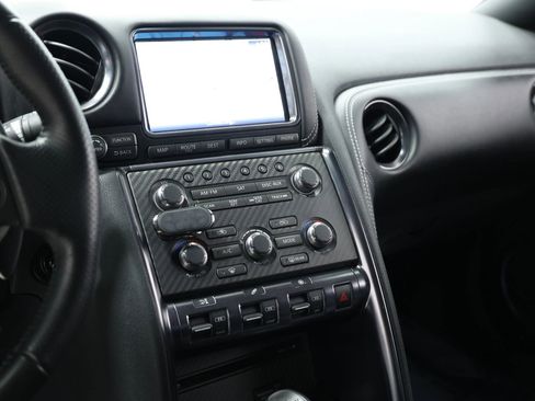 Used 2014 Nissan GT-R Premium image 40