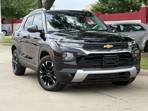 Used 2023 Chevrolet TrailBlazer LT w/ Convenience Package AWD/4WD image 2