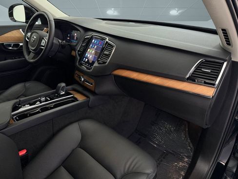 Used 2025 Volvo XC90 B6 Plus image 21