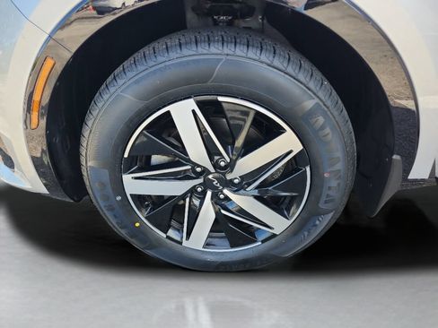 Used 2022 Kia Sorento S FWD image 35