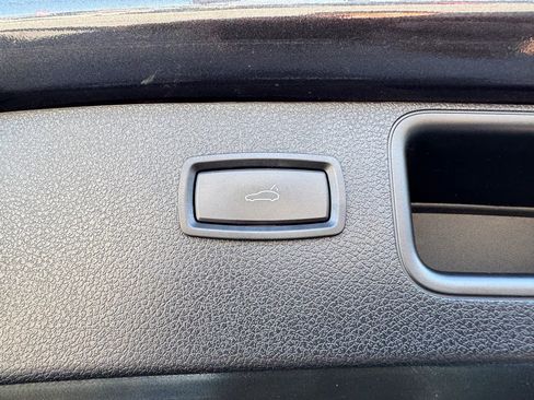 Used 2021 Porsche Macan image 34