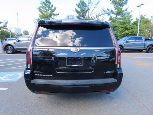 Used 2020 Cadillac Escalade ESV Premium Luxury image 6