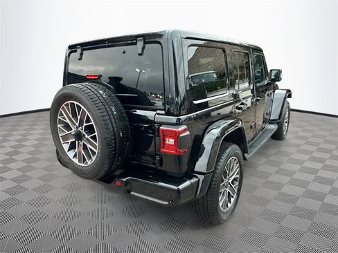 Used 2023 Jeep Wrangler Unlimited Sahara image 6