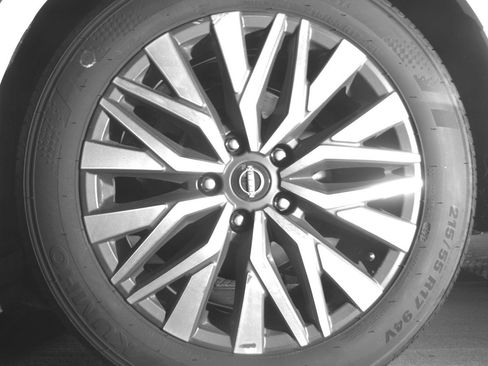 Used 2025 Nissan Altima 2.5 SV FWD image 14