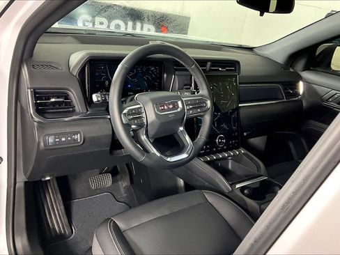 Used 2026 GMC Terrain Elevation w/ Elevation Premium Package FWD image 17