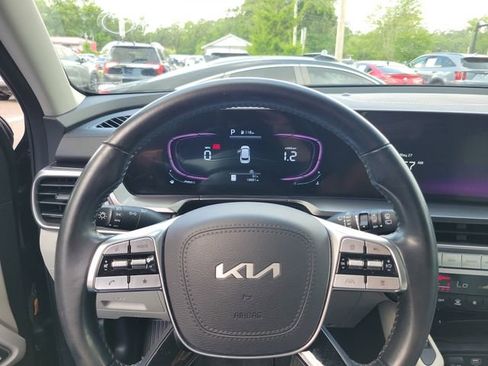 Used 2025 Kia Telluride S FWD image 19
