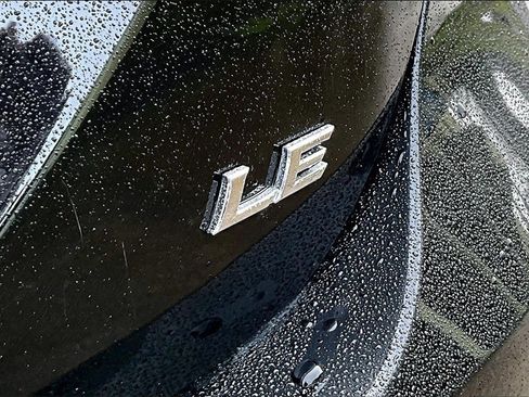 Used 2019 Toyota Camry LE image 11