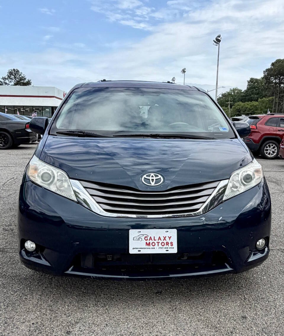 Used 2012 Toyota Sienna XLE FWD image 3