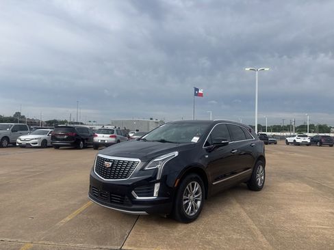 Used 2022 Cadillac XT5 Premium Luxury w/ Technology Package FWD image 8