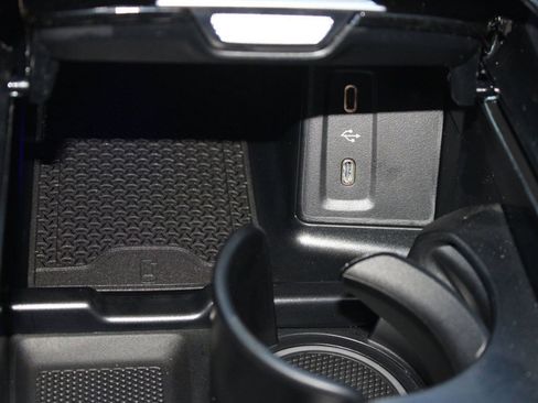 Used 2026 Mercedes-Benz GLC 300 image 28