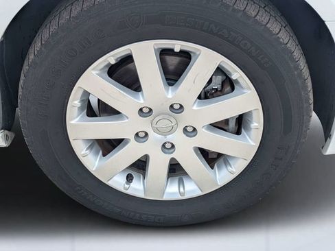 Used 2016 Chrysler Town & Country Touring FWD image 11