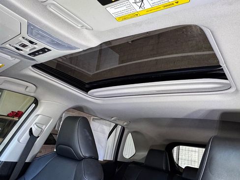 Used 2019 Toyota RAV4 XLE Premium AWD/4WD image 38