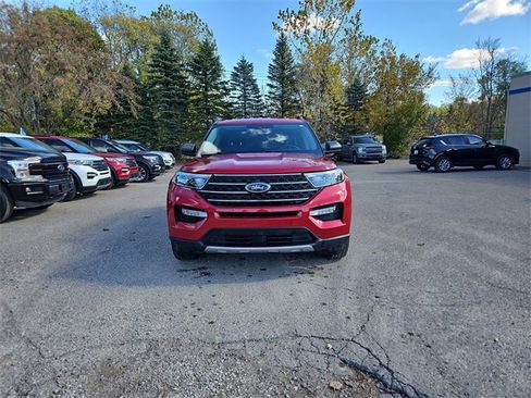Certified 2022 Ford Explorer XLT w/ Equipment Group 202A image 2