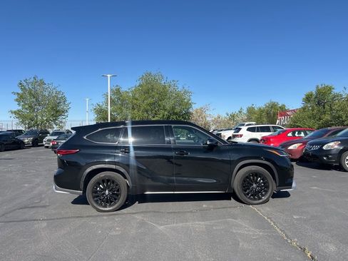 Used 2023 Toyota Highlander XSE AWD/4WD image 3