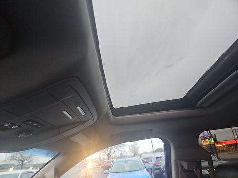 Used 2019 Chevrolet Suburban LT image 16