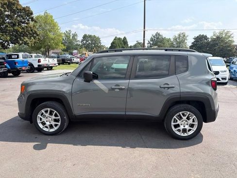 Used 2022 Jeep Renegade Latitude w/ Convenience Group AWD/4WD image 6