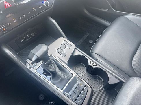 Used 2026 Kia Sportage EX w/ EX Panorama Roof Package image 17