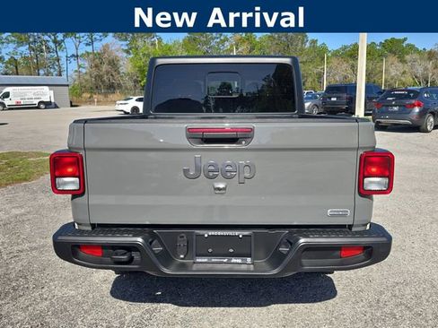 Used 2023 Jeep Gladiator Overland image 5