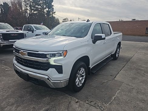Used 2022 Chevrolet Silverado 1500 LT image 4