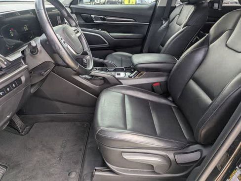 Used 2023 Kia Telluride LX AWD/4WD image 16