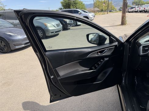 Used 2017 MAZDA MAZDA3 Sport FWD image 18