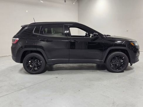 New 2026 Jeep Compass Latitude image 13