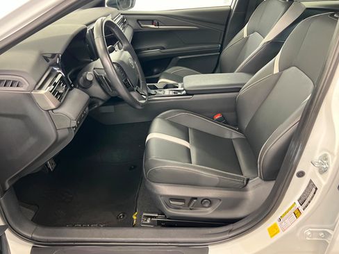 Used 2025 Toyota Camry SE w/ Multimedia Upgrade Package FWD image 18