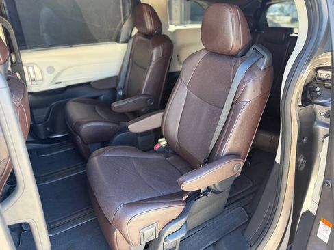 Used 2024 Toyota Sienna Platinum AWD/4WD image 16