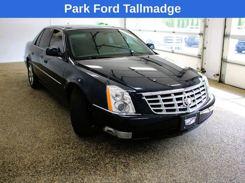 Used 2007 Cadillac DTS Luxury I w/ Sun And Sound Package FWD image 8