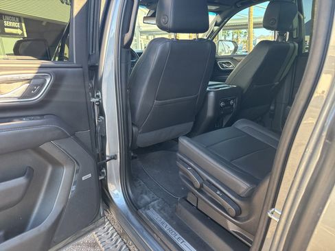 Used 2022 Chevrolet Suburban Z71 image 15