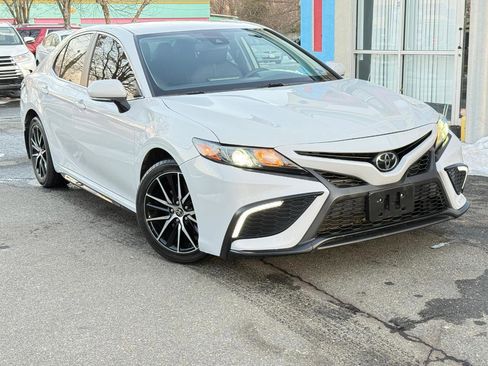 Used 2022 Toyota Camry SE w/ Convenience Package image 7