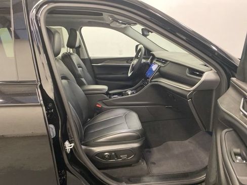 Used 2023 Jeep Grand Cherokee L Limited w/ Black Appearance Package AWD/4WD image 26