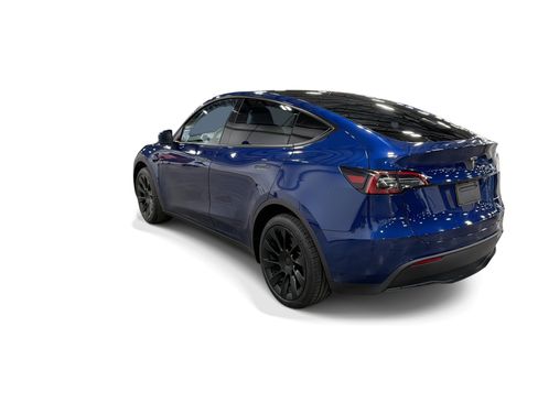 Used 2023 Tesla Model Y AWD image 4