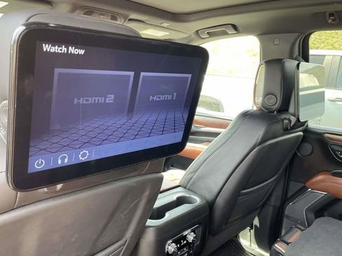 Used 2023 GMC Yukon XL Denali Ultimate AWD/4WD image 15