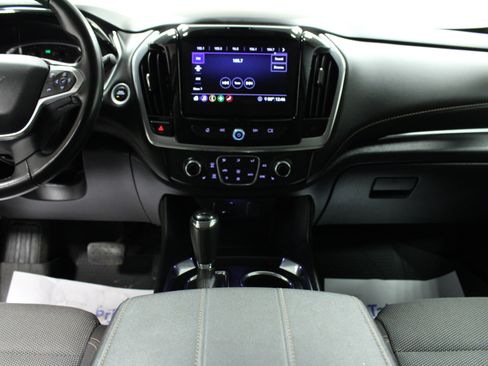 Used 2020 Chevrolet Traverse LT FWD image 19